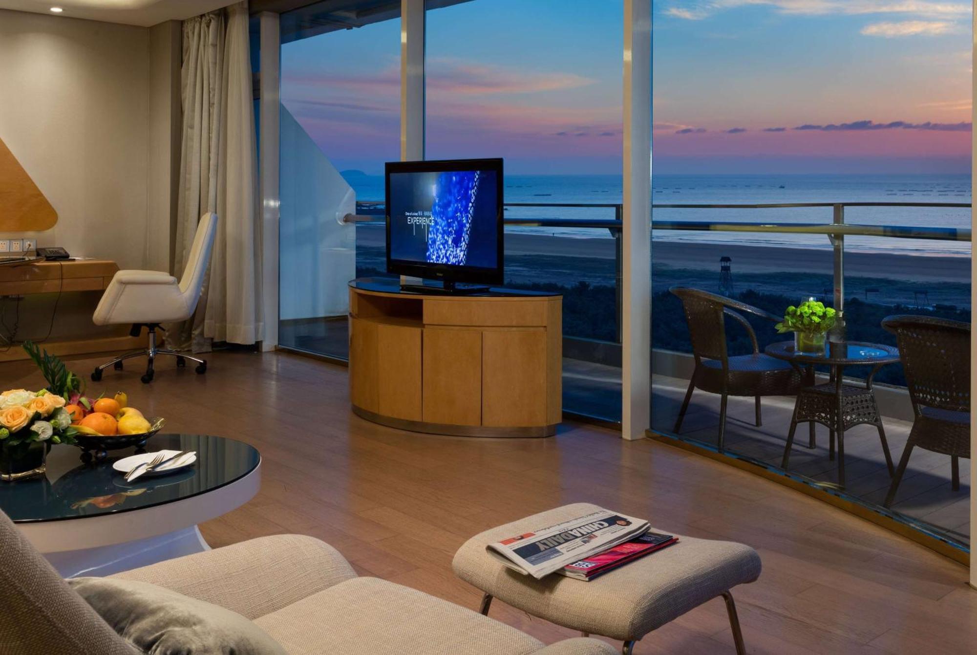 Wyndham Grand Qingdao Hotel Exterior photo