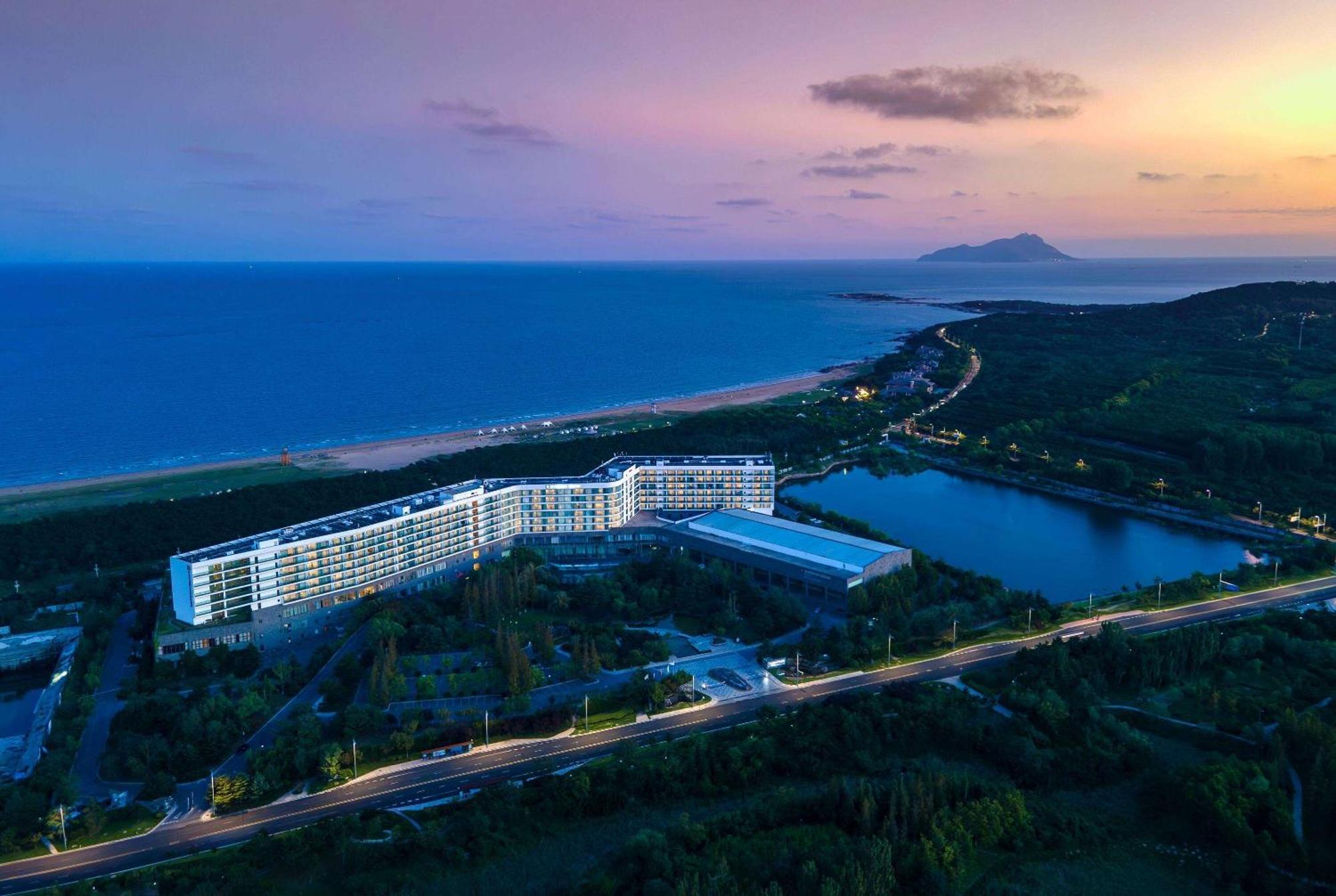 Wyndham Grand Qingdao Hotel Exterior photo