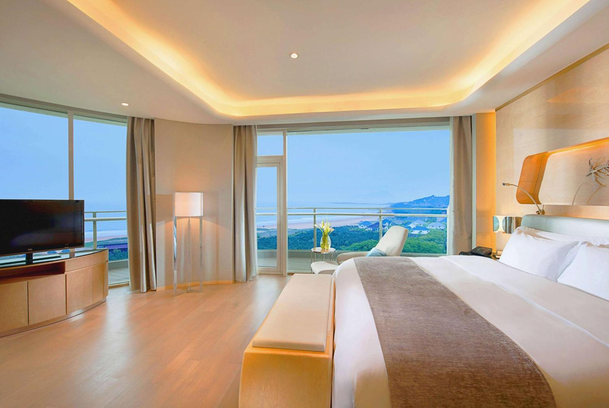 Wyndham Grand Qingdao Hotel Exterior photo