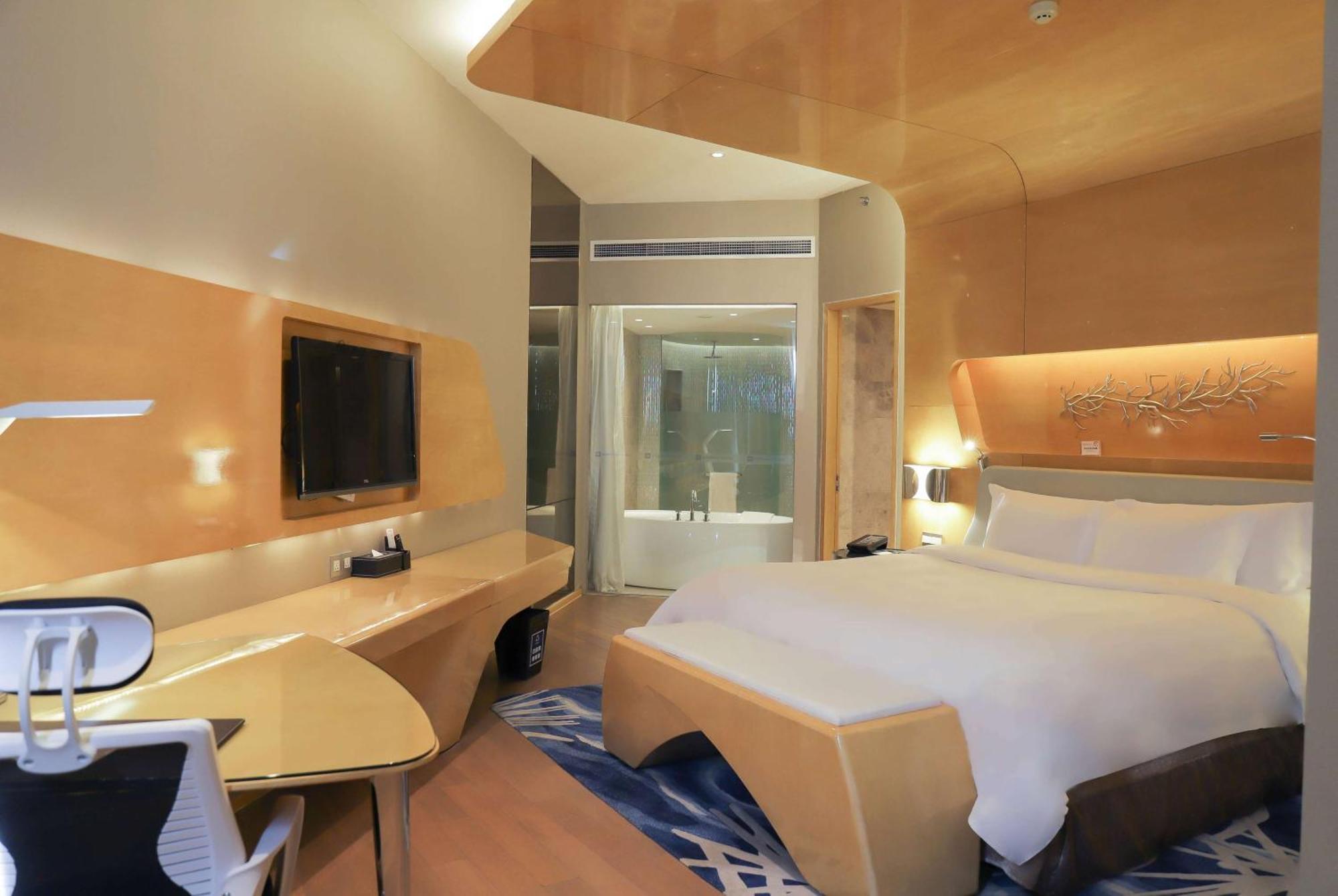 Wyndham Grand Qingdao Hotel Exterior photo