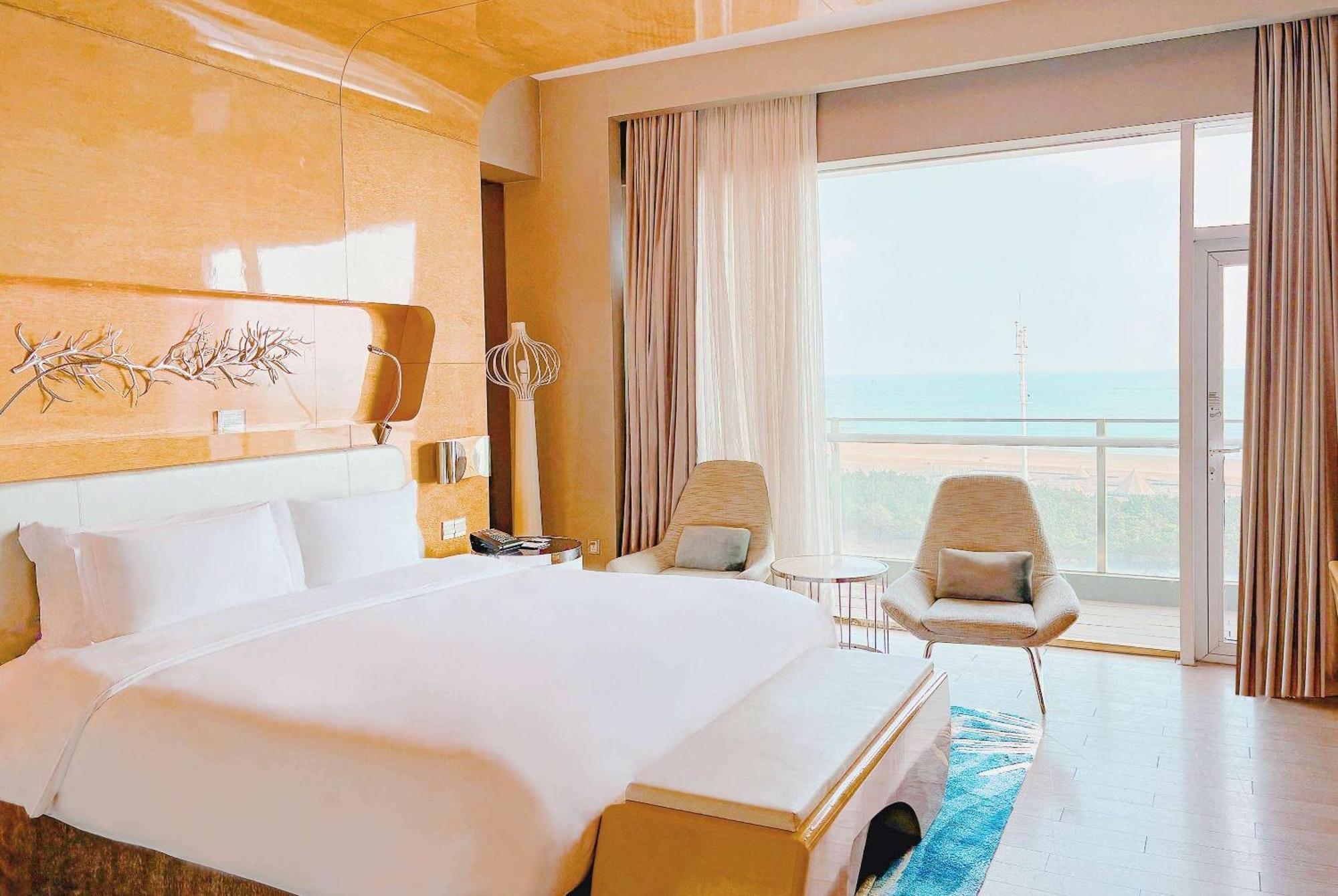 Wyndham Grand Qingdao Hotel Exterior photo