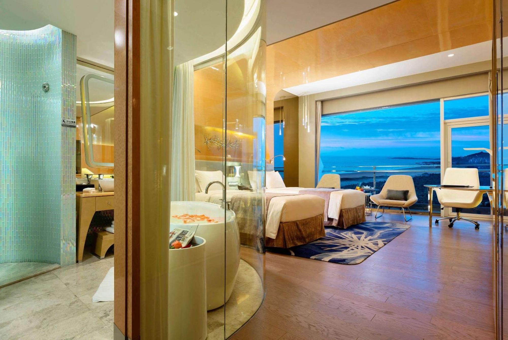 Wyndham Grand Qingdao Hotel Exterior photo