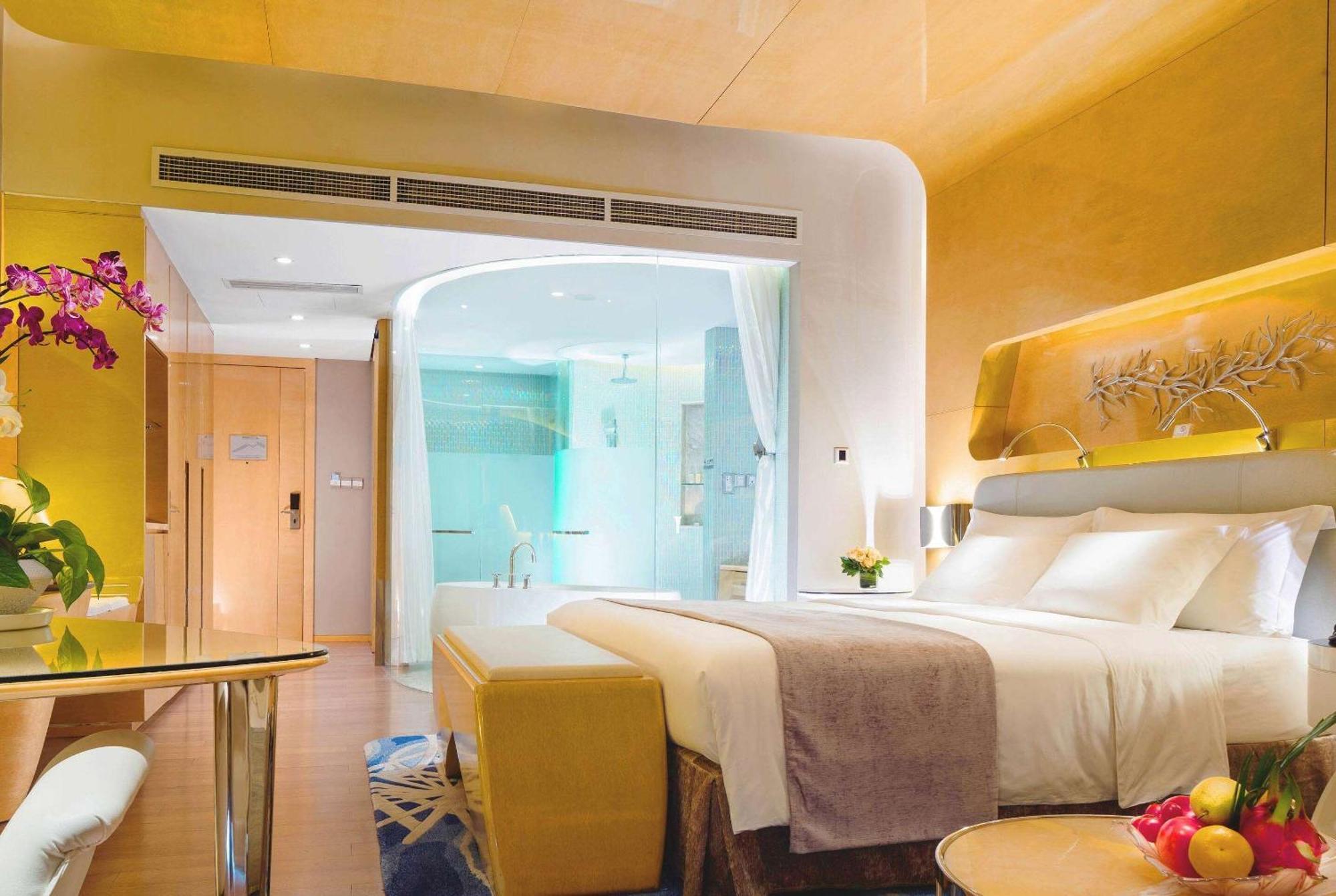 Wyndham Grand Qingdao Hotel Exterior photo
